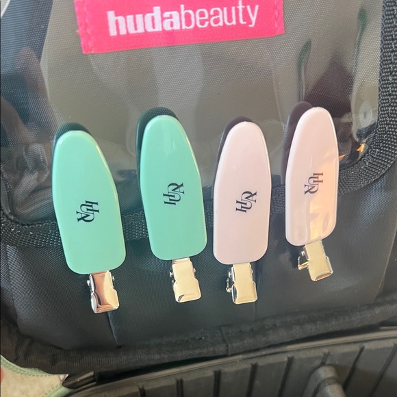 Huda Beauty Banana Bread Powder + Makeup Organizers - Picture 3 of 11